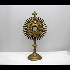 20" Brass Monstrance w/ Luna SKU C452-069